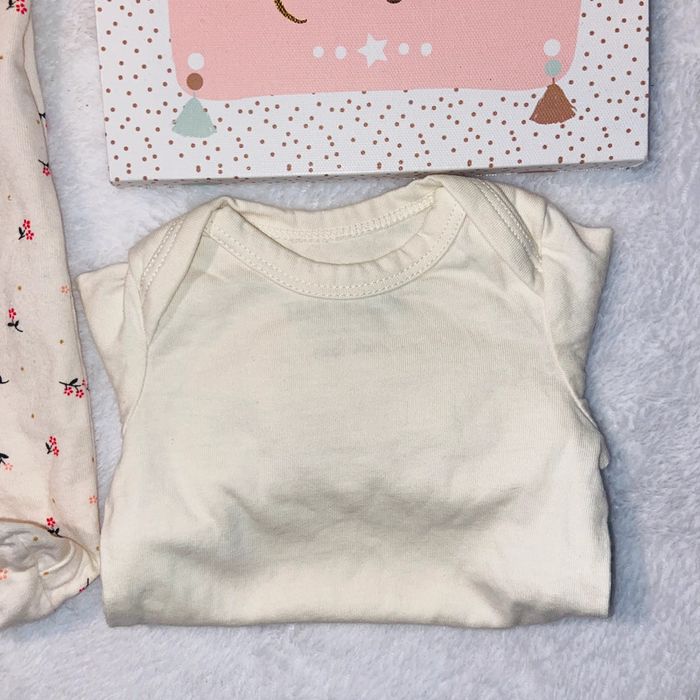 Très joli ensemble body et pyjama léger - TAO/Kiabi - 1 mois 🌺 - photo numéro 5