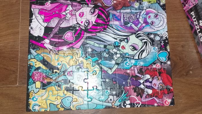 Puzzle Monster High dont 1 neuf - photo numéro 8