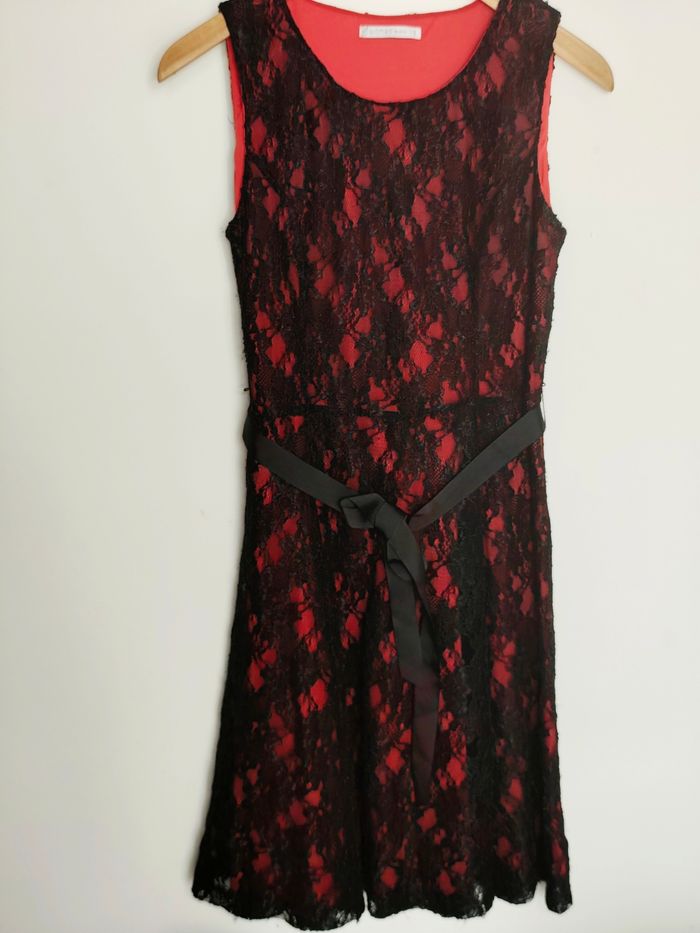 Robe de fête rouge dentelle noir taille s