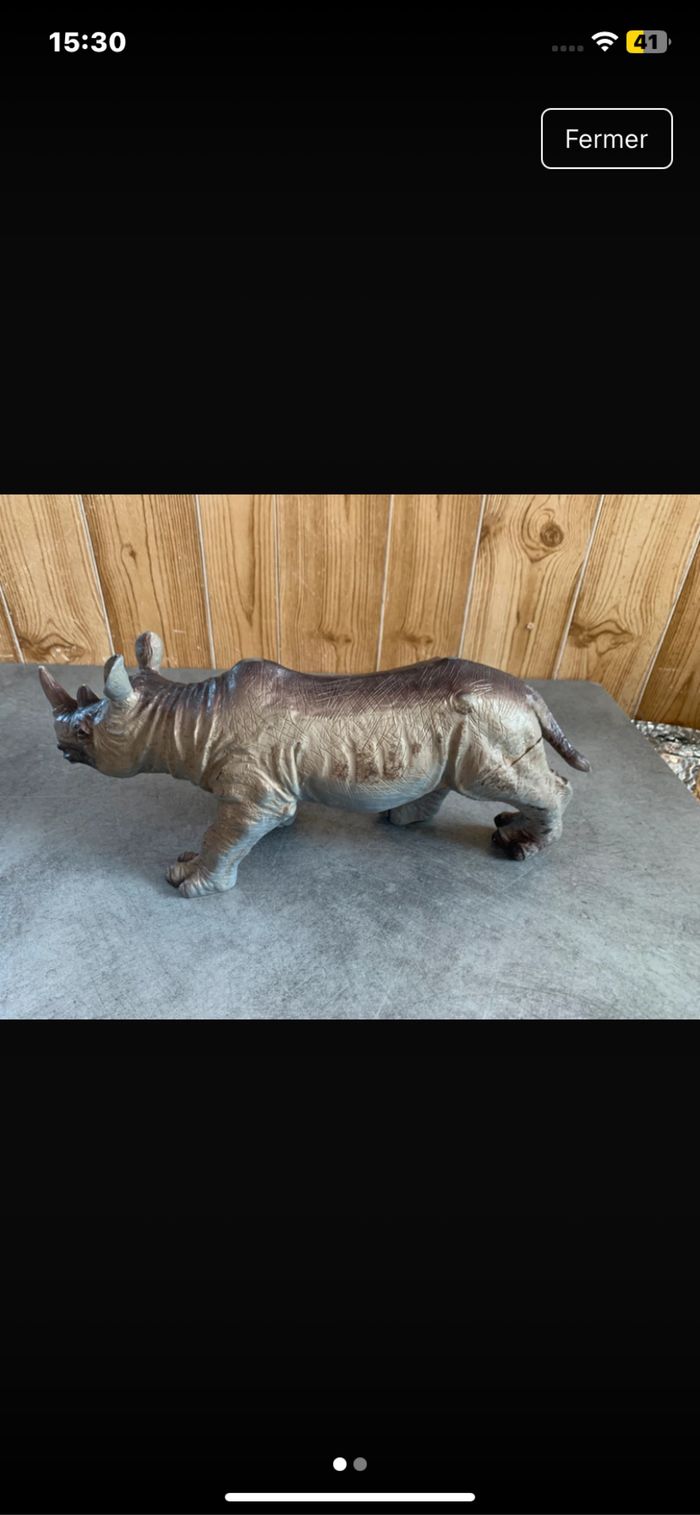 Rhinoceros en caoutchouc + autre