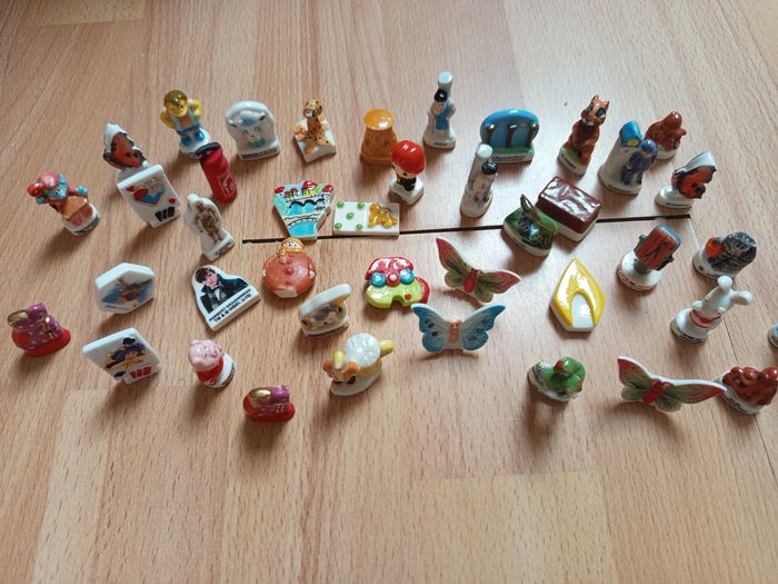 Lot de 41 fèves diverses et variées - photo numéro 2