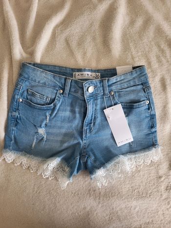 Superbe short neuf.