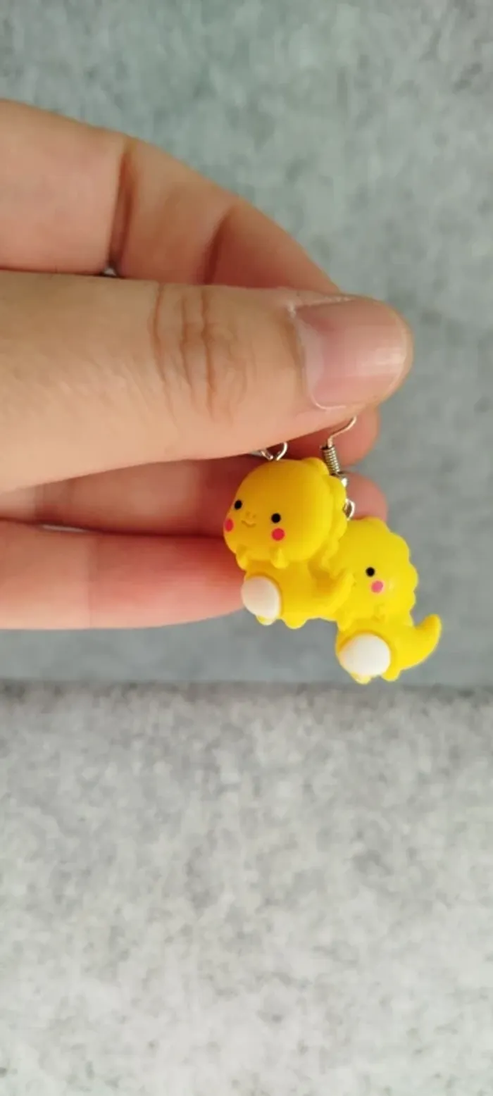 🍄 Boucles d’oreilles ▪ dinosaure kawaii jaune - photo numéro 2