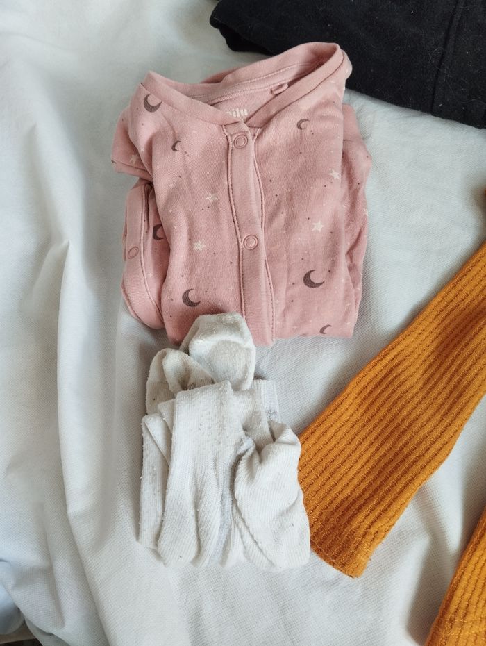 Lot vêtements automne hiver 18 moisLot bébé automne / hiver 18 mois

Comprend :

* 1 pyjama 
* 1 blouson hiver
* 1 paire de collants 
* 1 tunique 

Différentes marques ( Shein, Orchestra ....)

Maison non fumeur 

5€
#bébé #lot #vêtementsLot bébé aut - photo numéro 3