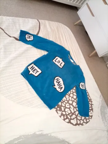 Pull bleu