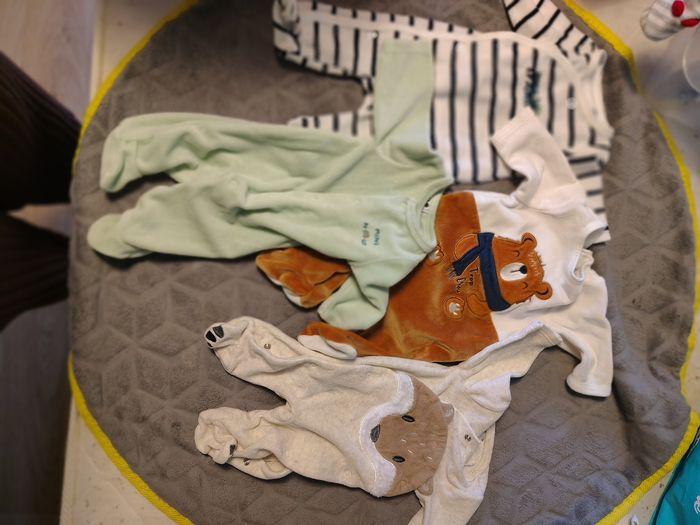 Lot pyjamas 1 mois - photo numéro 2