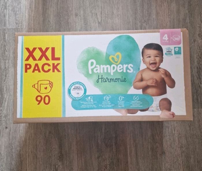 1 carton de couches pampers harmonie taille 4