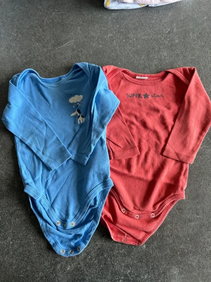 Lot de 2 bodys manches longues 12 mois