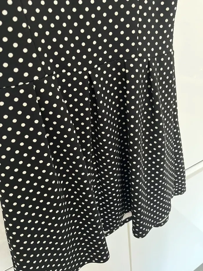Robe 👗 noir et blanc sans manche XL - photo numéro 3