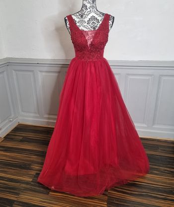 robe cérémonie longue buste dentelle et bas en tulle bordeaux Taille 38