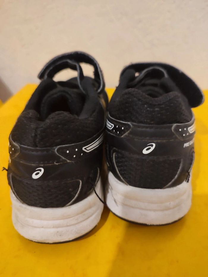 Baskets Asics enfants pointure 28.5 - photo numéro 4
