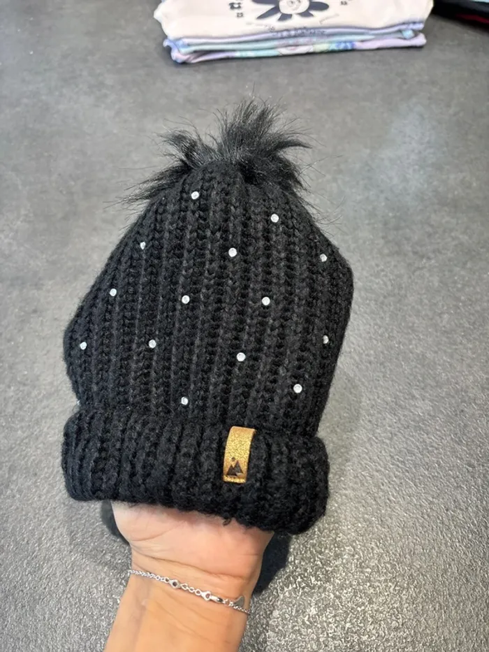 Bonnet avec strass