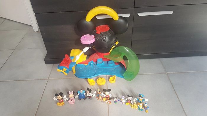 Maison de Mickey et lot de personnages