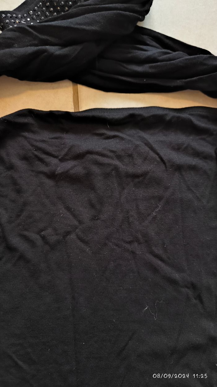 Haut noir - photo numéro 3