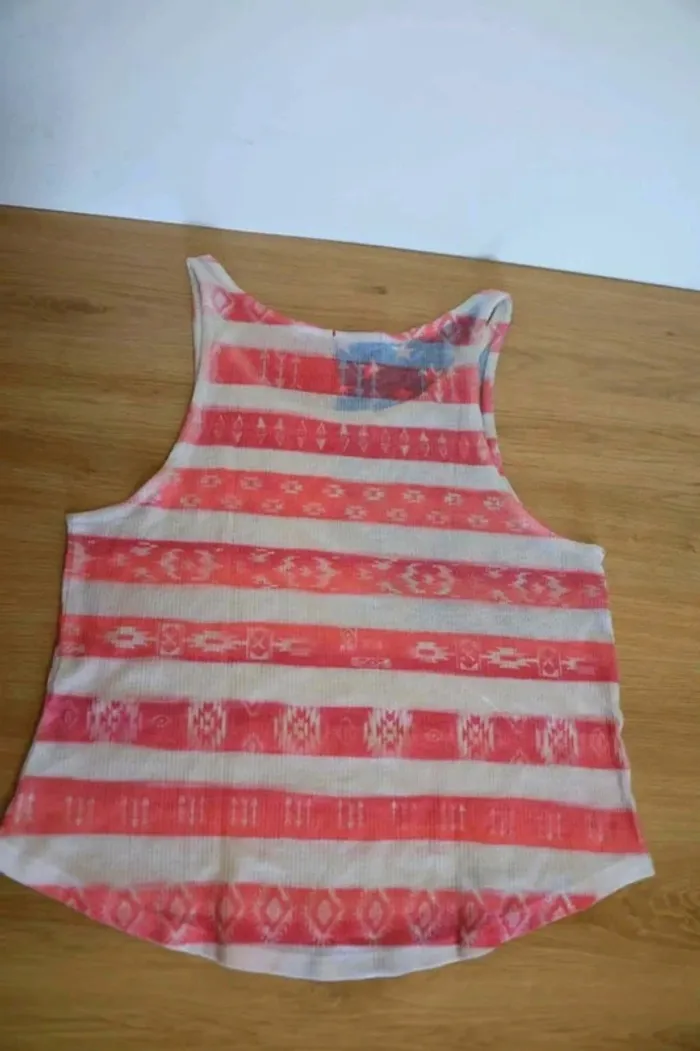 C35 top rouge bershka M - photo numéro 2
