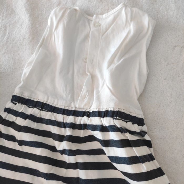 Robe Kiabi 12mois bonne états - photo numéro 2