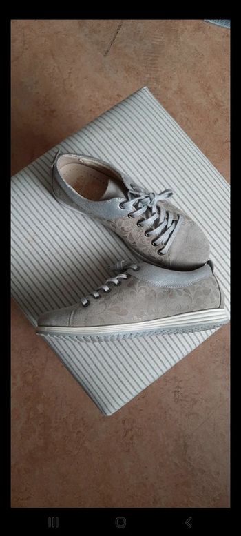 Baskets en cuir neuve 37