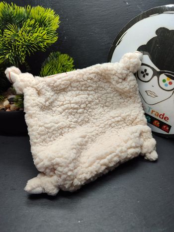 doudou carré plat kapoune laine blanc marron quadrillage damier noeud 