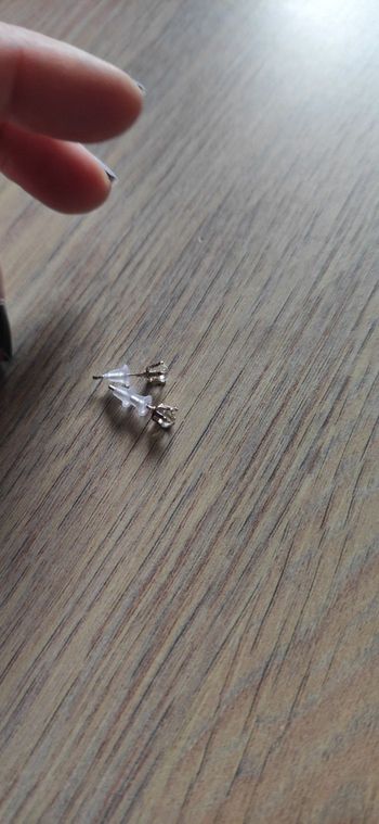 Boucle d'oreilles neuves