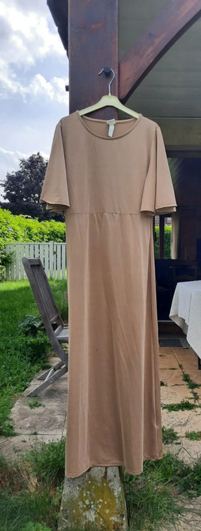 Longue robe beige H&M, taille 36 - photo numéro 2