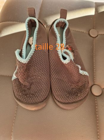 chausson ou pantoufle taille 28 marque  Decathlon