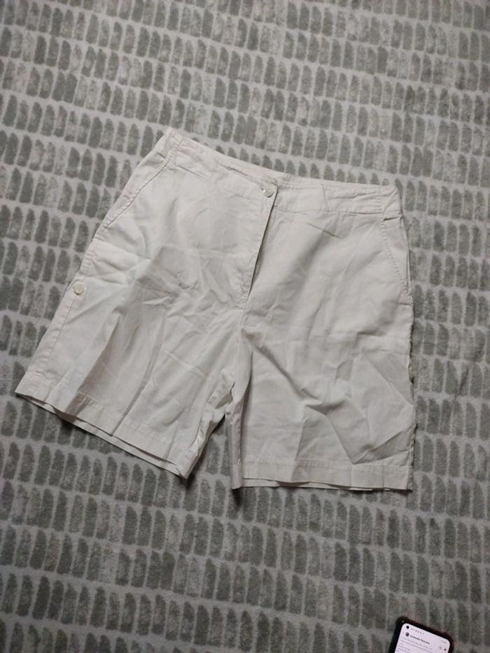 Short blanc revers ajusté à pinces Burton taille 40 - photo numéro 1