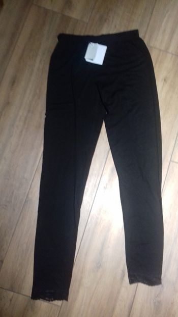 Legging court dentelle a la cheville