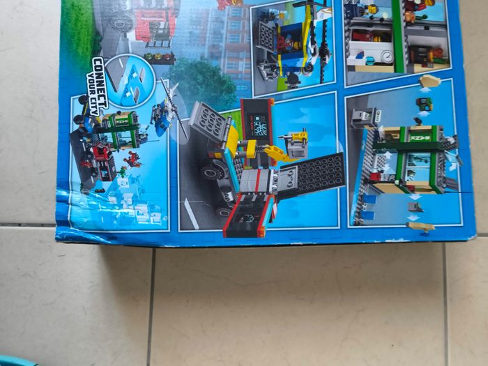 LEGO City 60317 : Police Chase at the Bank - photo numéro 5