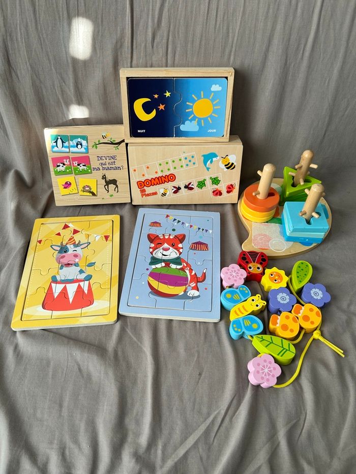 Lot jouets en bois bébé