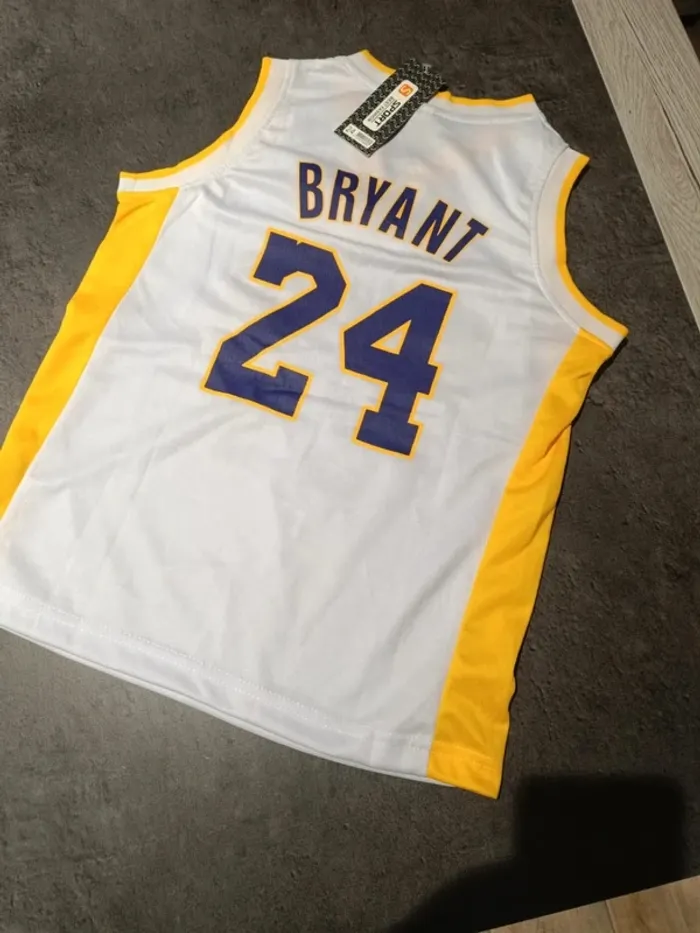 Tenue NBA Los Angeles Lakers Kobe Bryant blanc. T.24 - photo numéro 2