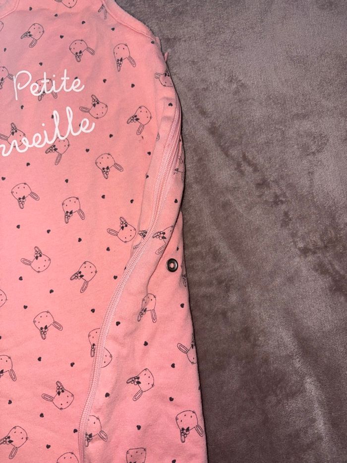 Gigoteuse Kiabi rose 0-6 mois en très bon état. - photo numéro 5