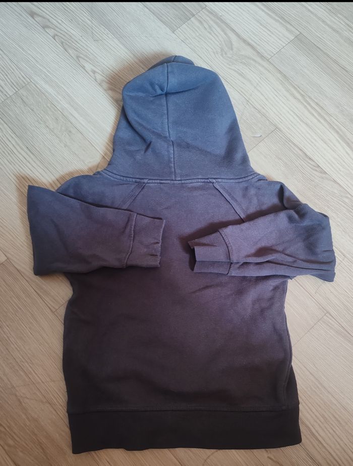 Pull a capuche - photo numéro 2