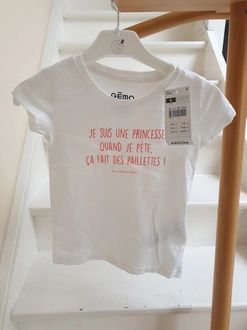 T shirt à message neuf fille taille 4 ans
