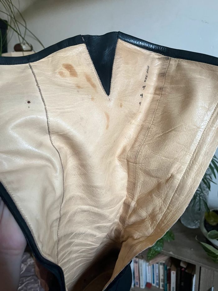 Bottes hautes à talons moulante et souple avec fermeture zip - en cuir noir - photo numéro 18