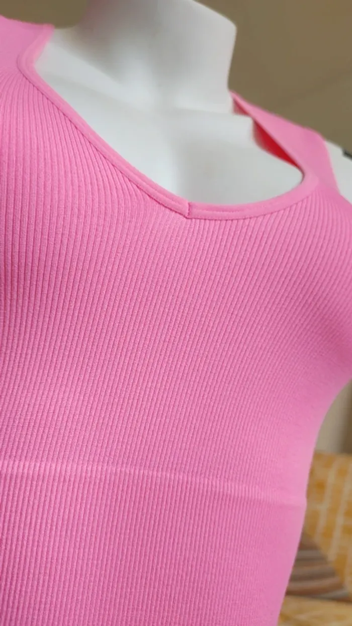 Top débardeur moulant décolleté rose fushia crop top - photo numéro 6