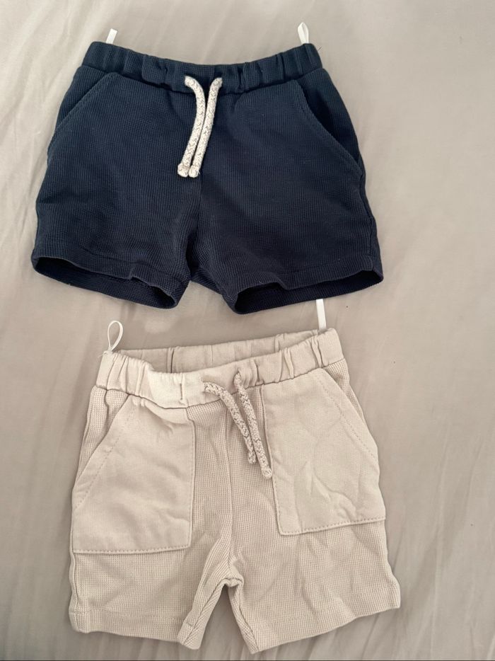 Lot de 2 short bébé 6-9M - C&A 💙