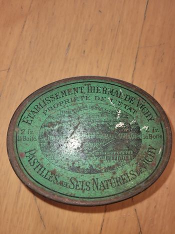 Boite tôle publicitaire Vichy état 1900-1920