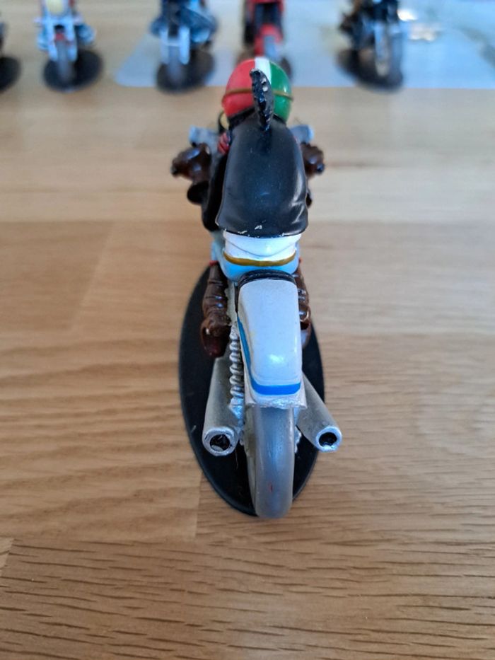 Magnifique figurine Joe Bar team Guido Brasletti Ducati 900 SS - photo numéro 3