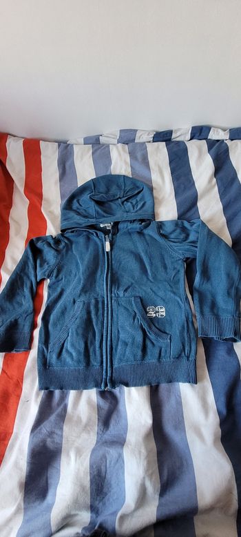 Gilet zippé à capuche