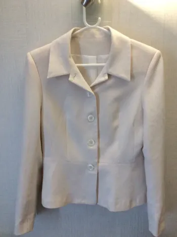 Veste courte blanc cassé