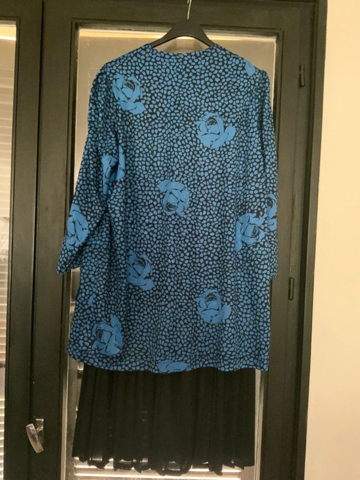 Robe manches longues, imprimé bleu sur fond noir - photo numéro 2