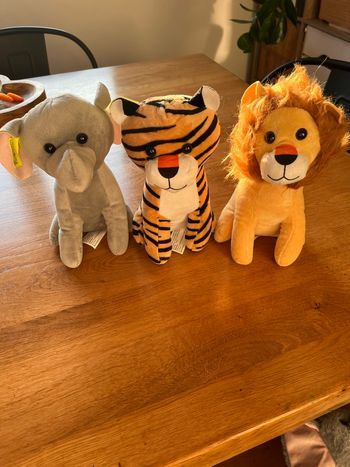 Lot peluches neuves