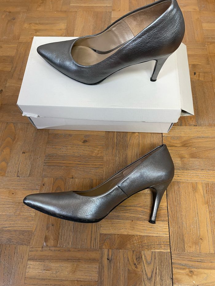 Chaussures grises - photo numéro 6