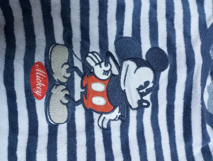 Pyjama velours, Disney, 9 mois - photo numéro 2