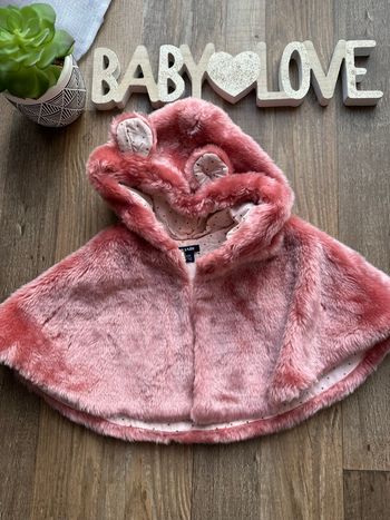 - Poncho Kiabi   - 12 mois -  Très bon état, bouton cassé 