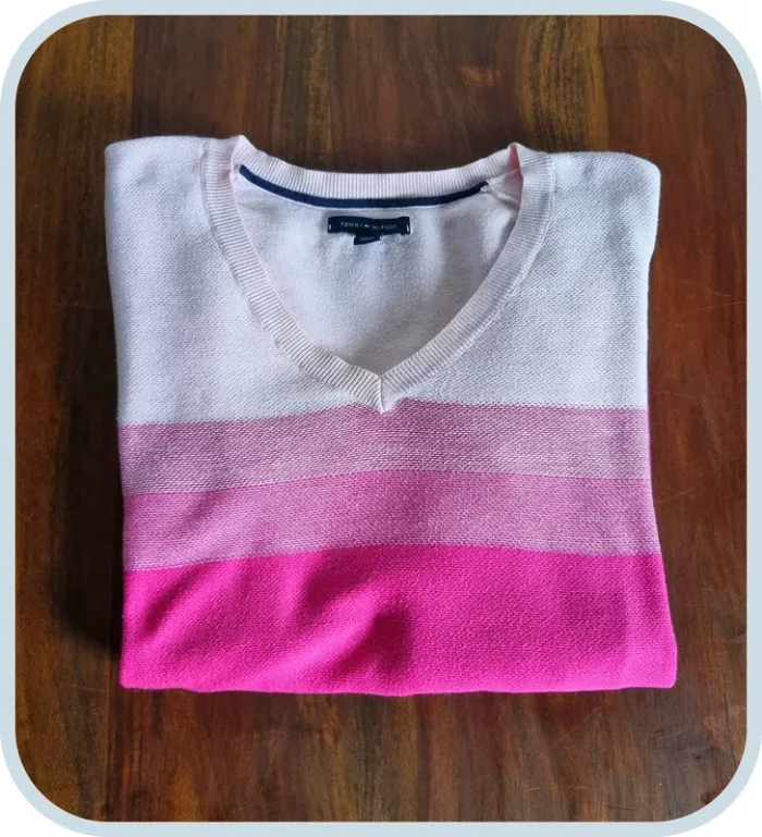 Pull leger over coll V Tommy Hilfiger Femme à rayures rose Taille s