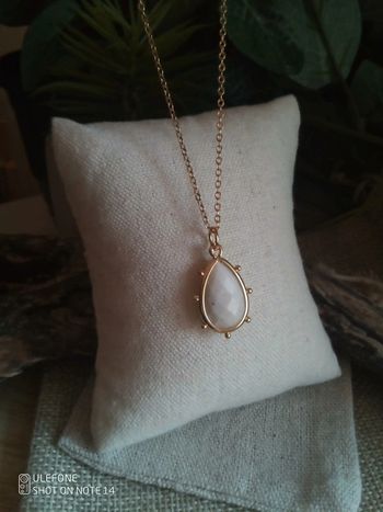 Collier pendentif pierre de lune naturelle
