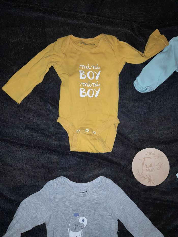 4 bodys manches longues - 3 mois - photo numéro 2