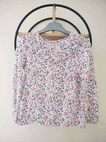 6 7 ans blouse ( étiquette coupée)
