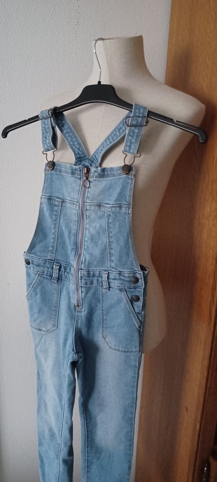 Très belle salopette jeans fille T 8 ans - photo numéro 2